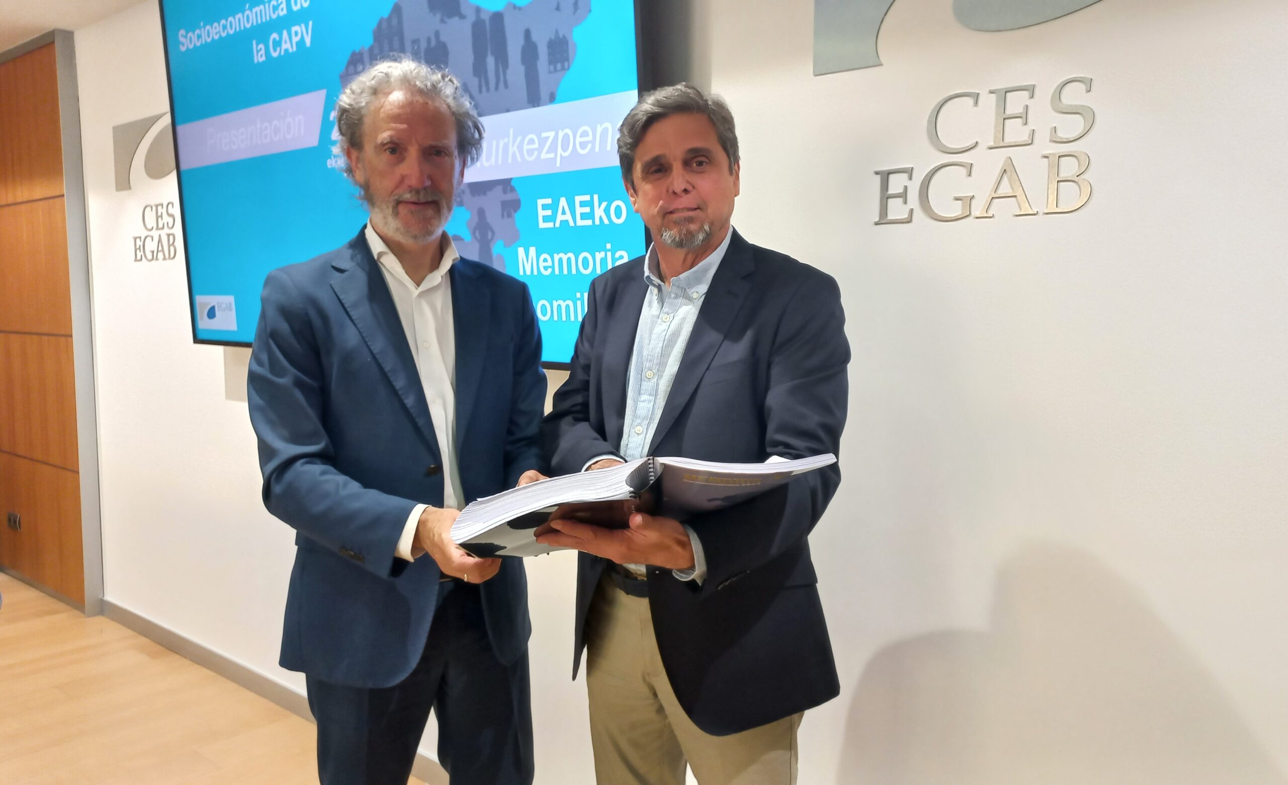 Euskadiko EGABek euskal ekonomiaren bilakaera positiboa berretsi du, baina ziurgabetasun geopolitikoaren ondoriozko tentsioak aipatu ditu, eta trantsizio handiak planifikatzeko deia egin du